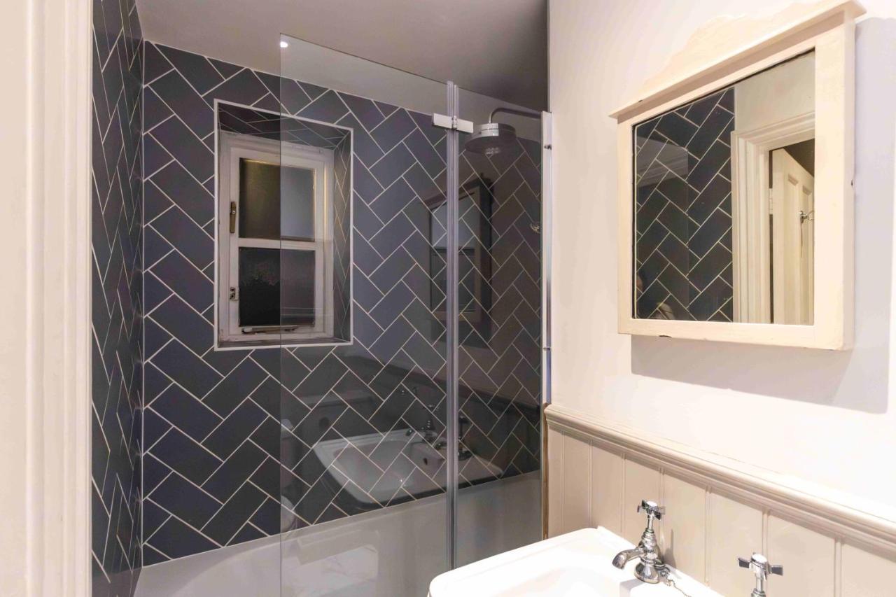 Shared Guest House 5 Mins Walk From Vauxhall And Nine Elms Station With Off-Site Parking Near Us Embassy لندن المظهر الخارجي الصورة